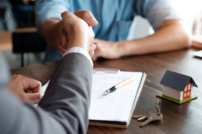 two people shaking hands